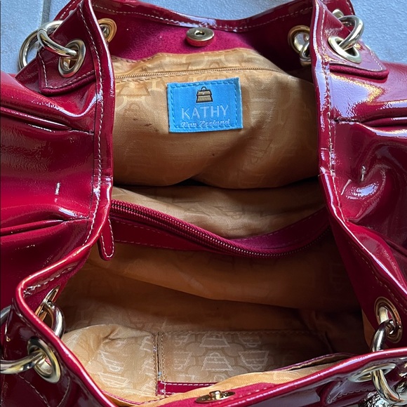 Kathy Van Zeeland Shiny Faux Leather Red Shoulder Bag - Picture 8 of 16